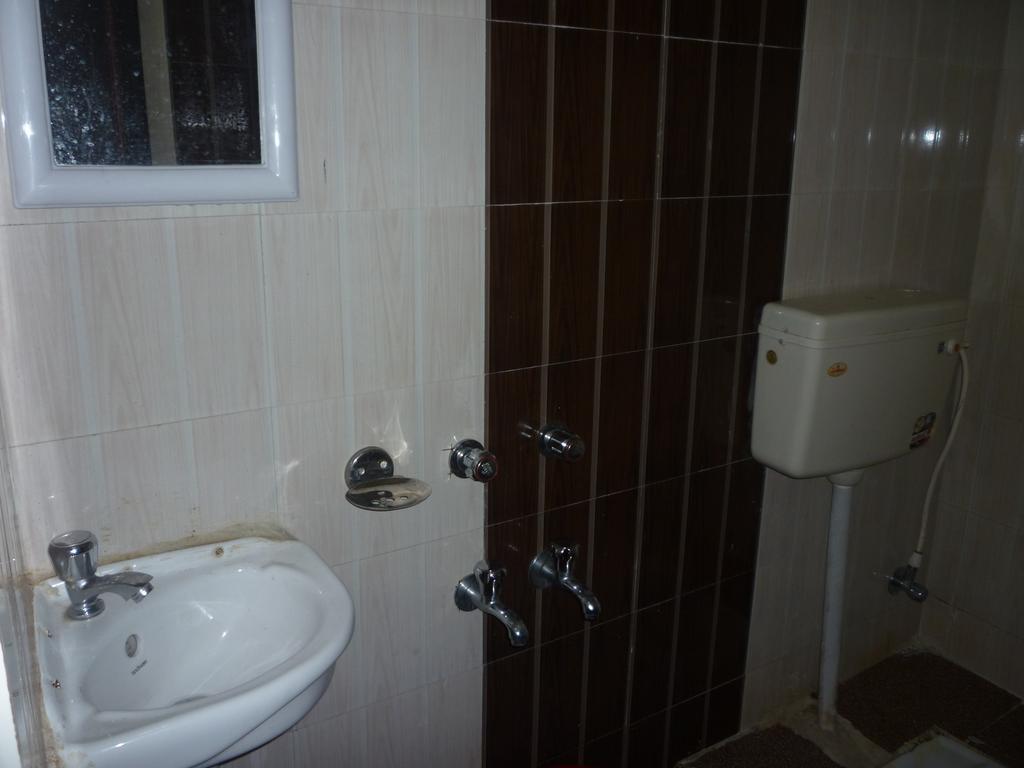 Hotel Nirmal Inn Бхубанешвара Номер фото