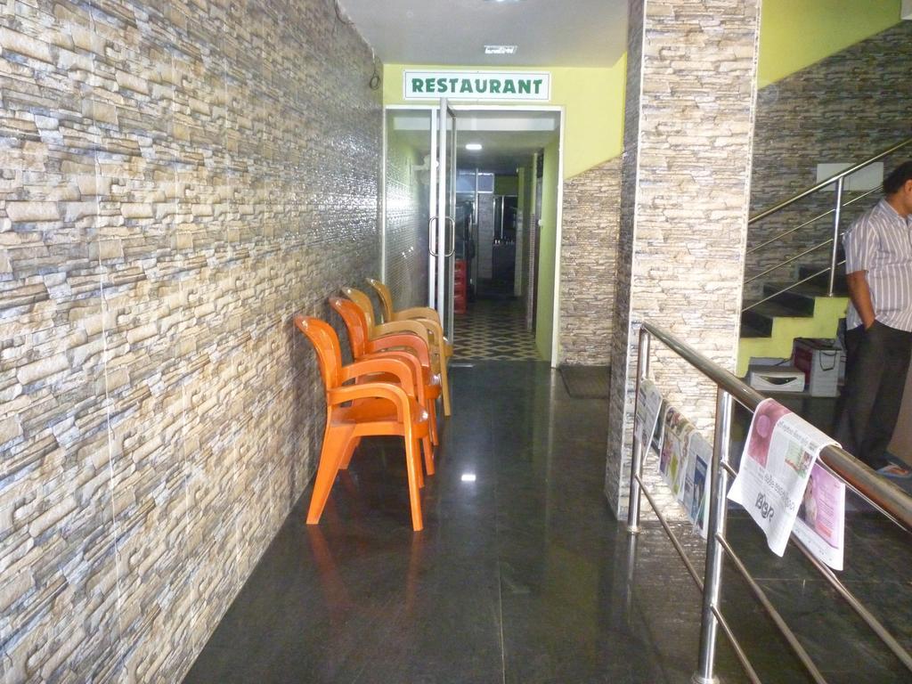 Hotel Nirmal Inn Бхубанешвара Экстерьер фото